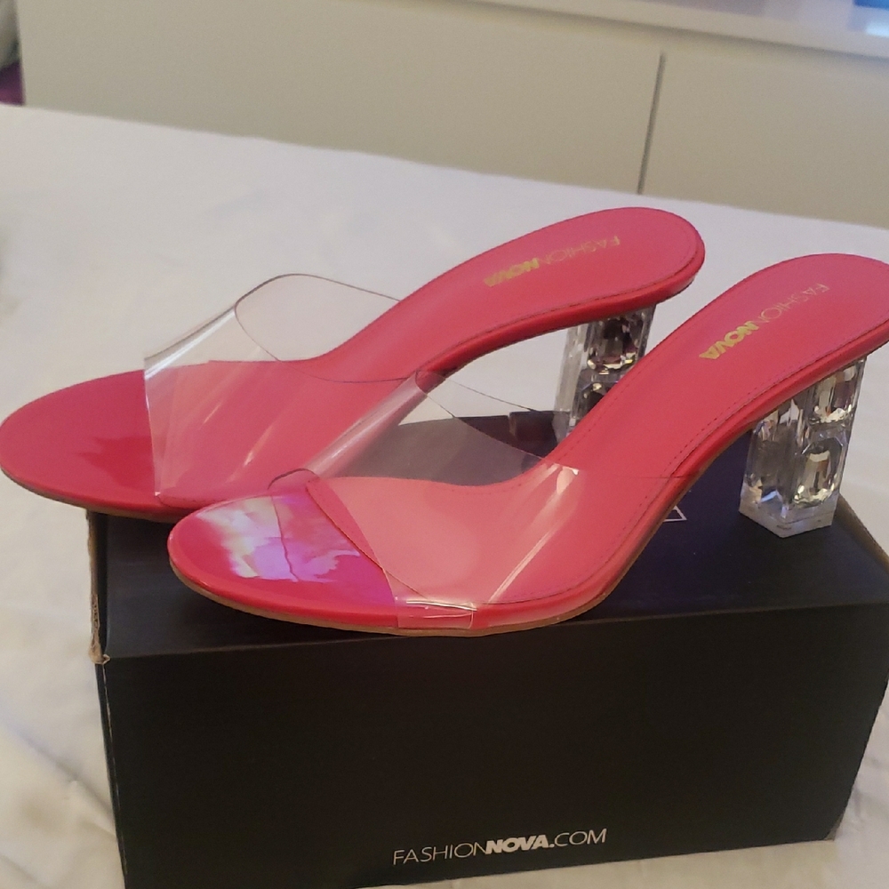 New!  Pink Diamond Heels 9